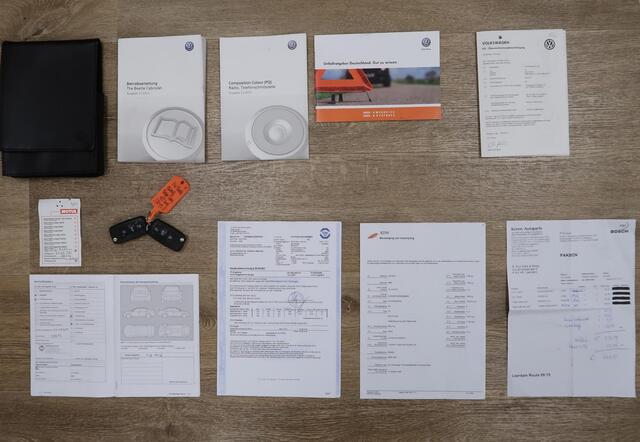 Volkswagen BEETLE (NEW) Cabriolet 1.2 TSI Design BMT Beige Leer Stoelverwarming Airco-ecc PDC 17 inch Circle Black sportvelgen Cruisecontrol Windscherm Boekjes Zeer nette staat Elektrische kap