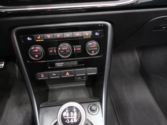 Volkswagen BEETLE (NEW) Cabriolet 1.2 TSI Sound 2018 Camera Navigatie App Connect Stoelverwarming Airco-ECC Windscherm Boekjes 17 inch Sportvelgen PDC Bluetooth Cruisecontrol