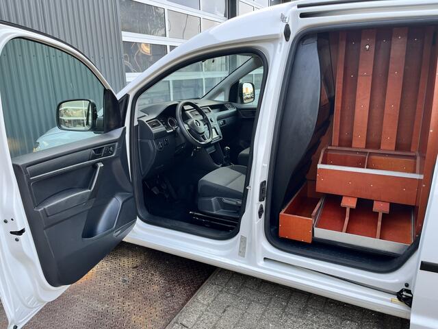 Volkswagen CADDY 2.0 TDI L1H1 2x Schuifdeur Airco Cruise controle Trekhaak 1400kg trekgewicht Telefoon verbinding kastinrichting Ladekasten 1e eigenaar 2-Persoons Euro 6