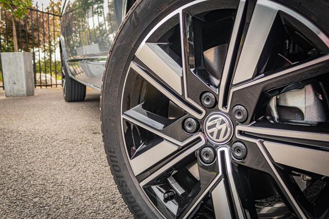 Volkswagen CARAVELLE T6.1 2.0 TDI 204 PK DSG L2H1 A-KLEP ACC | LED | Leder | Side Assist | Privacy glass |