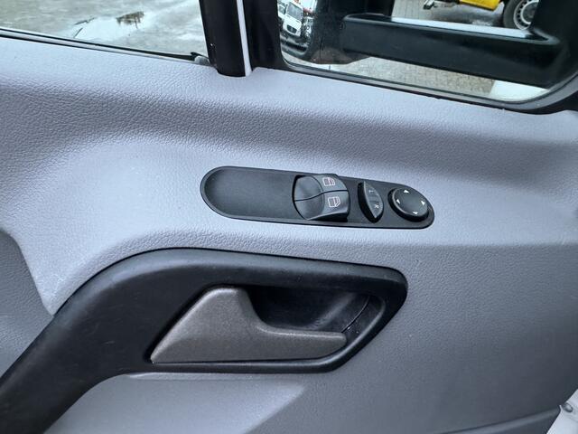 Volkswagen CRAFTER 2.0 TDI Maxi Kipper 3500kg trekgewicht Euro 6 Airco Cruise controle 6-Persoons Telefoonverbinding Gereedschapskist Kieper Open laadbak Pick-up Bpm vrij