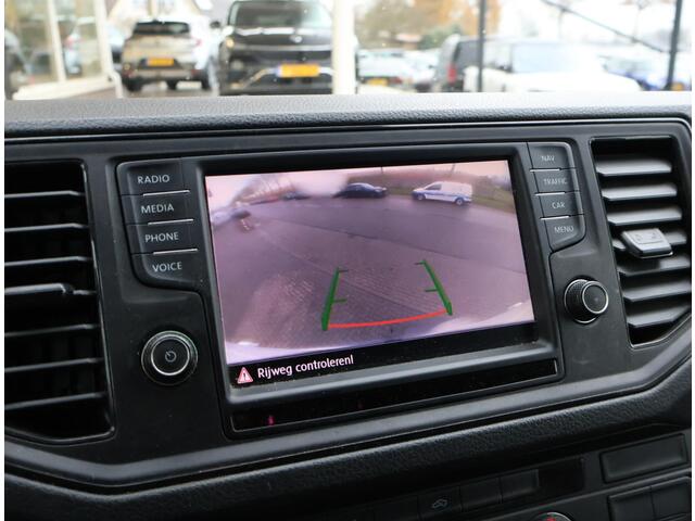 Volkswagen CRAFTER 35 2.0 TDI 140 PK L3H3 + 3000 KG TREKHAAK + NAVIGATIE / CAMERA / DAB / APPLE CARPLAY