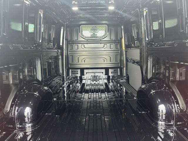 Volkswagen CRAFTER Exclusive L3 2.0 TDI 140 pk GVW 3.0T WB 3640 MM 8 versn. Aut | 385707 | Achterdeuren met ruiten | Geschikt voor montage Dubbele Cabine |