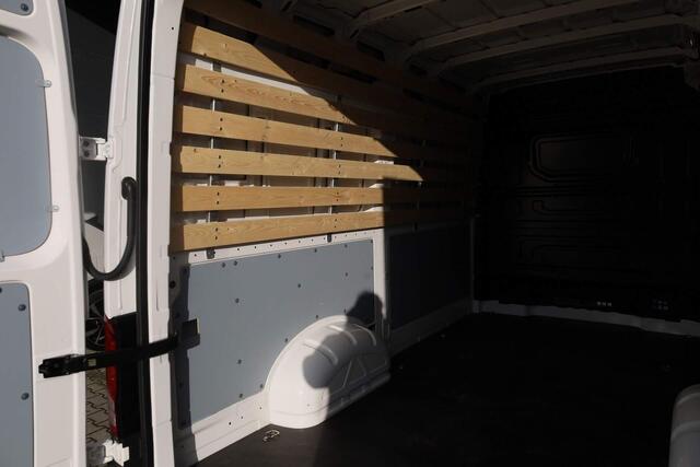 Volkswagen CRAFTER 30 2.0 TDI 140PK L3H3 Highline | Trekhaak | Luchtgeveerde stoel | Camera | Leder | Verwarmbare voorruit