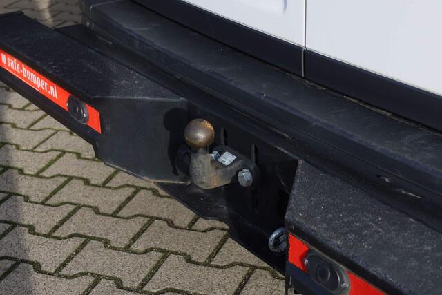 Volkswagen CRAFTER 30 2.0 TDI 140PK L3H3 Highline | Trekhaak | Luchtgeveerde stoel | Camera | Leder | Verwarmbare voorruit