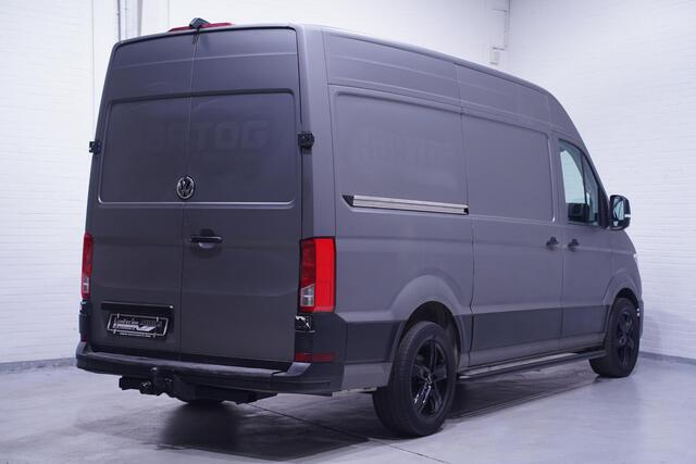 Volkswagen CRAFTER 2.0 TDI 140 pk L3H3 Navi, Camera, 18" LMV Trekhaak 3.000 kg, Grijs Wrap, Sidebars, 3-Zits