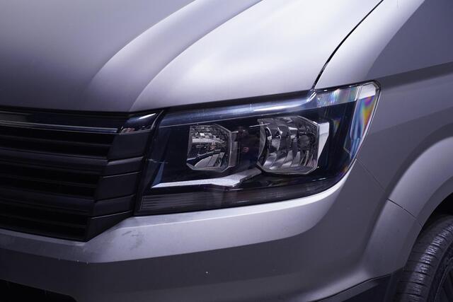 Volkswagen CRAFTER 2.0 TDI 140 pk L3H3 Navi, Camera, 18" LMV Trekhaak 3.000 kg, Grijs Wrap, Sidebars, 3-Zits