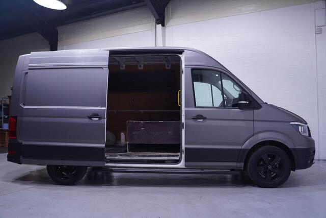 Volkswagen CRAFTER 2.0 TDI 140 pk L3H3 Navi, Camera, 18" LMV Trekhaak 3.000 kg, Grijs Wrap, Sidebars, 3-Zits