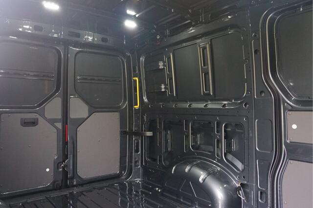 Volkswagen CRAFTER 35 177PK L3H2 AUT Facelift BPM VRIJ!! 13" Navi, Cam, Gev. Stoel, Alarm, LED!! NR. C925*