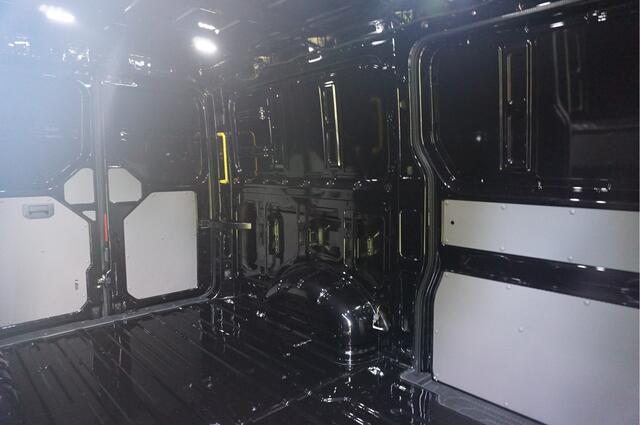 Volkswagen CRAFTER 35 177PK L3H2 AUT Facelift BPM VRIJ!! 13" Navi, Cam, Gev. Stoel, Alarm, LED!! NR. C931*