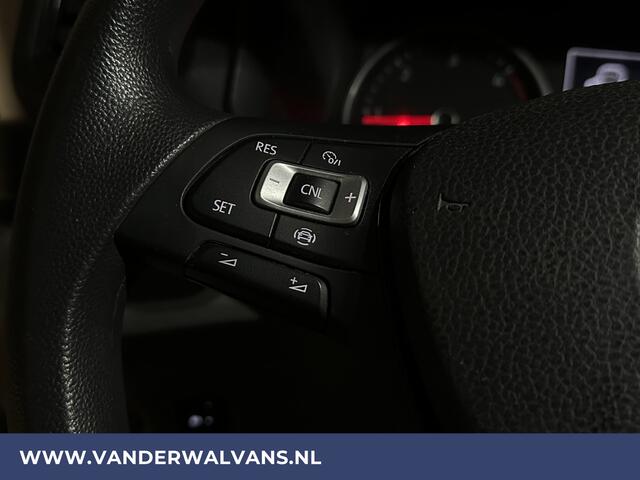 Volkswagen CRAFTER 2.0 TDI 141pk L3H3 L2H2 Euro6 Airco | Camera | Apple Carplay | Android Auto Cruisecontrol, Chauffeursstoel, Parkeersensoren, Bijrijdersbank