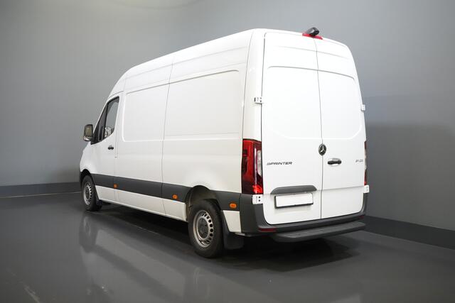 Volkswagen CRAFTER (MB Sprinter 211) Aut. L2H2 BPM VRIJ/ LED/ Standkachel/ Stoelverw./ Carplay/ Cruise/ Camera