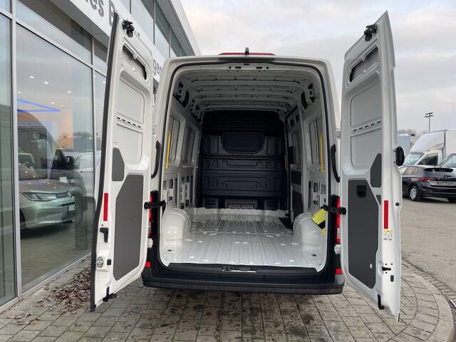 Volkswagen CRAFTER 35 2.0 TDI L3H3 | 140 Pk | Pdc | App connect | 3 Zit