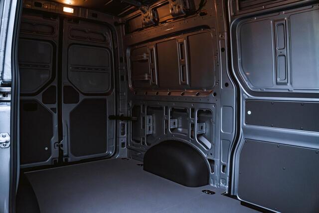 Volkswagen CRAFTER 2.0 TDI 177PK Automaat L3H3 Comfortline 2x LED | NAVI | Ergo. bestuurdersstoel | Camera | Trekhaak |