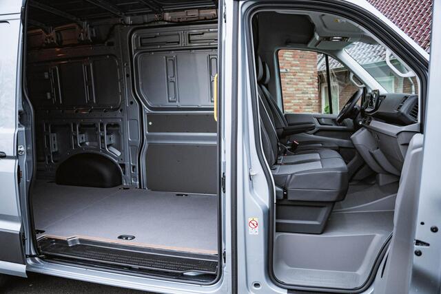 Volkswagen CRAFTER 2.0 TDI 140PK Automaat L3H3 Comfortline 2x LED | NAVI | Camera | Trekhaak | Airco |