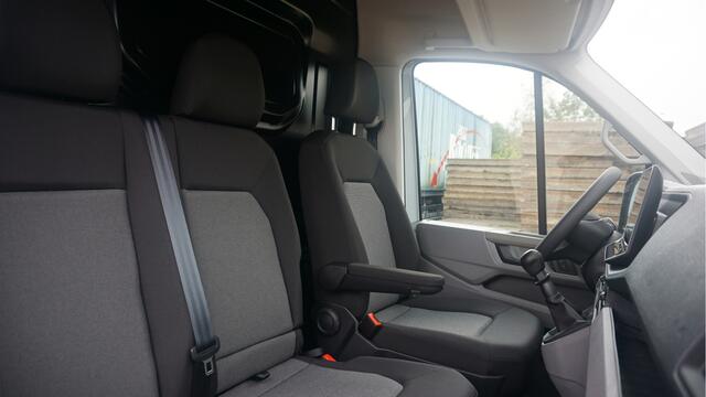 Volkswagen CRAFTER 35 2.0 TDI 140PK L3H3 Trendline 35 2.0 TDI 140PK L3H3 Trendline, Modeljaar 2025, App Connect, Trekhaak