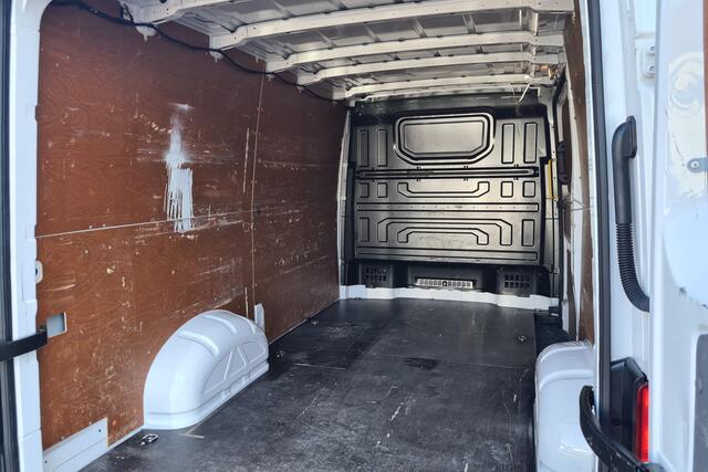 Volkswagen CRAFTER 35 2.0 TDI L3H2 DSG 3000 kg