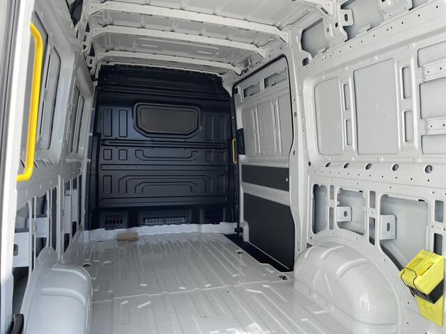 Volkswagen CRAFTER 35 2.0 TDI L3H3 Trendline 140PK hand facelift