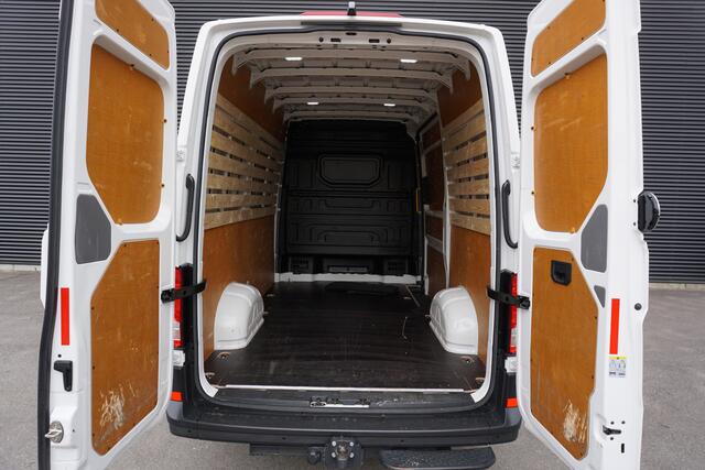Volkswagen CRAFTER 30 | 140 PK | L3H3 | App-Connect | Cruise | Camera | Trekhaak | Voorruitverwarming