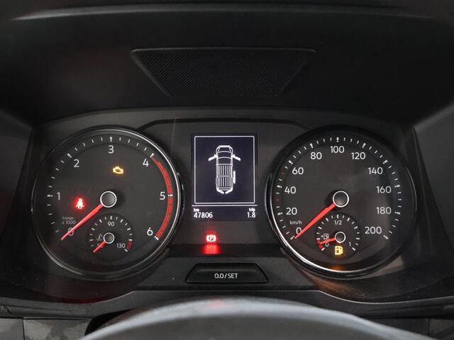 Volkswagen CRAFTER 35 2.0 TDI L3H3 Comfortline EURO VI | 140 PK | Comfortstoel Plus + Armleuningen Bijrijdersbank | Airco | Cruise Control | Navigatie BT DAB+ Apple Carplay / Android Auto | Verwarmbare Voorruit | Parkeersensoren Voor + Achter | Trekhaak