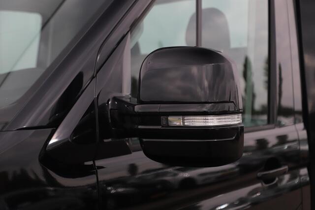 Volkswagen CRAFTER 35 2.0 TDI L4 4Motion Highline 177PK Automaat TIJHOF Luchtvering Deep Black Metallic Stuur & Stoelverwarming Navigatie Carplay Android Full LED 1290KG Laadvermogen!