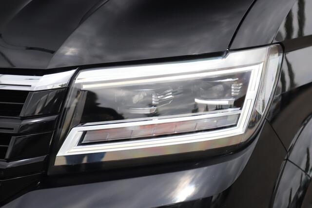 Volkswagen CRAFTER 35 2.0 TDI L4 4Motion Highline 177PK Automaat TIJHOF Luchtvering Deep Black Metallic Stuur & Stoelverwarming Navigatie Carplay Android Full LED 1290KG Laadvermogen!