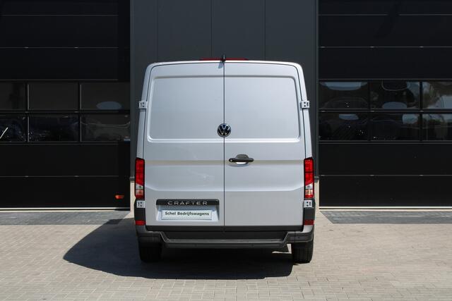 Volkswagen CRAFTER 35 2.0 TDI L3H2 177pk - Facelift - Navigatie - LED - Geveerde stoel - Virtual cockpit - Camera - Verwarmd stuur - Stoelverwarming - Rijklaar