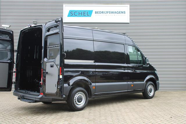Volkswagen CRAFTER 35 2.0 TDI L3H3 177pk - 2x Schuifdeur - LED - Trekhaak - Navigatie - DAB - Geveerde stoel - Camera - Stoelverwarming - Rijklaar