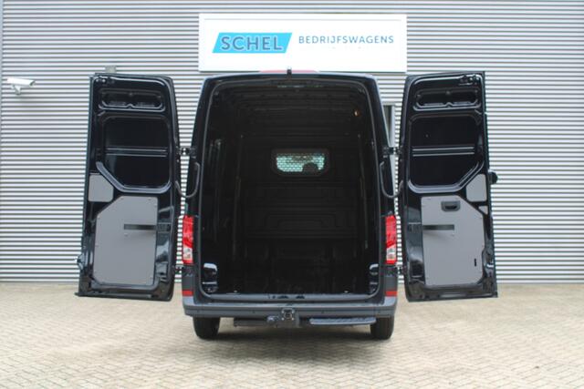 Volkswagen CRAFTER 35 2.0 TDI L3H3 177pk - 2x Schuifdeur - LED - Trekhaak - Navigatie - DAB - Geveerde stoel - Camera - Stoelverwarming - Rijklaar