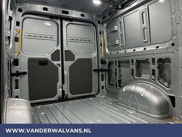 Volkswagen CRAFTER 2.0 TDI 141pk L3H2 L2H1 Euro6 Airco | Camera | Apple Carplay | Android Auto Bijrijdersbank