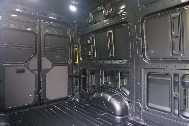 Volkswagen CRAFTER 35 177PK L3H3 AUT Facelift BPM VRIJ!! 13" Navi, Camera, Gev. Stoel, LED!! NR. 831