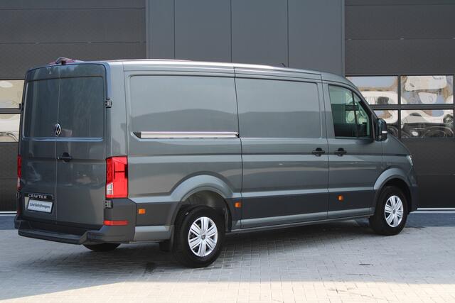 Volkswagen CRAFTER 35 2.0 TDI L3H2 177pk - Facelift - Navigatie - LED - Geveerde stoel - Virtual cockpit - Camera - Verwarmd stuur - Stoelverwarming - Rijklaar