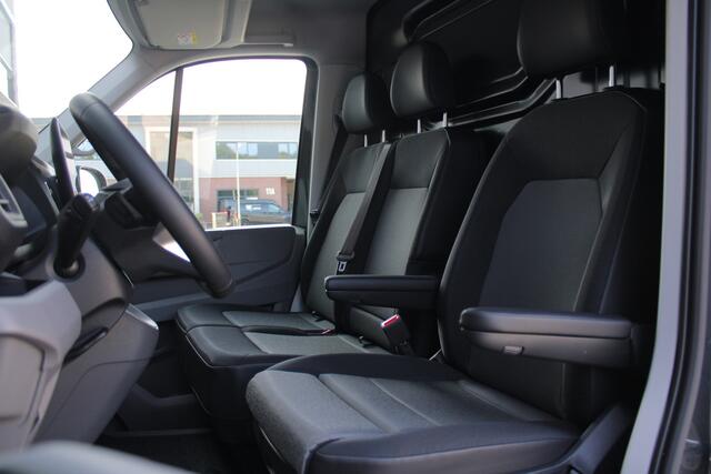 Volkswagen CRAFTER 35 2.0 TDI L3H2 177pk - Facelift - Navigatie - LED - Geveerde stoel - Virtual cockpit - Camera - Verwarmd stuur - Stoelverwarming - Rijklaar