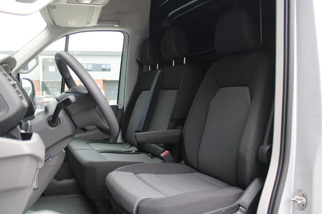 Volkswagen CRAFTER 35 2.0 TDI L3H3 177pk - LED koplampen - Navigatie - Geveerde stoel - Cruise - Camera - DAB - Parkeersensoren - Rijklaar
