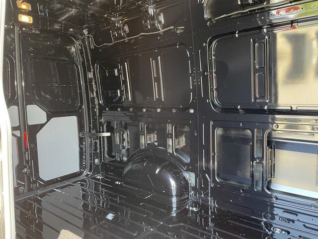 Volkswagen CRAFTER 35 2.0 TDI L3H3 Trendline 140pk Hand | Trekhaak met opstap | App connect