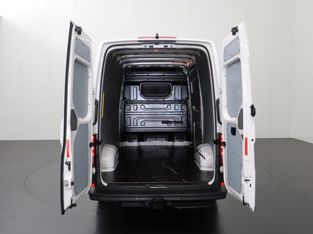 Volkswagen CRAFTER 2.0TDI 140PK DSG Automaat L3H3 Exclusive | Leder | Led | Navigatie | Camera | 3000Kg Trekhaak