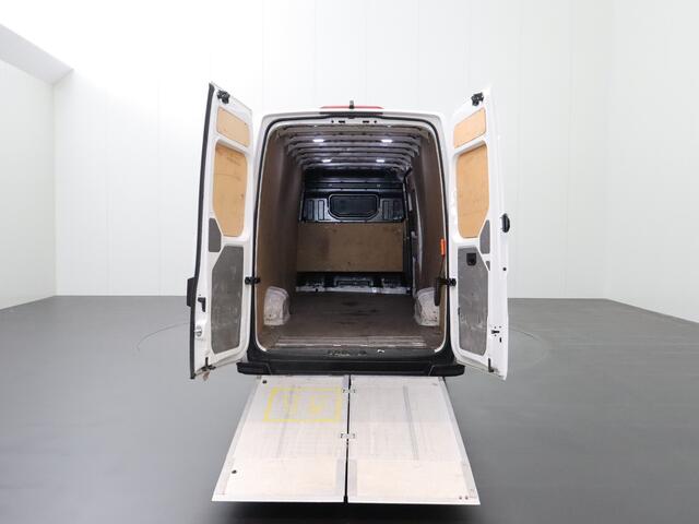 Volkswagen CRAFTER 2.0TDI 140PK L5H3 Laadlift | Laadklep | Airco | Camera | 3-Persoons |