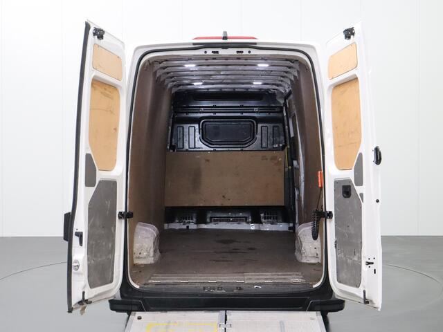Volkswagen CRAFTER 2.0TDI 140PK L5H3 Laadlift | Laadklep | Airco | Camera | 3-Persoons |