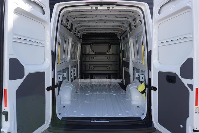 Volkswagen CRAFTER 35 | 177 PK | L3H3 | App-Connect | Cruise Control | Camera | LED | 270 Graden Deuren