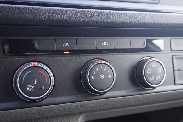 Volkswagen CRAFTER 2.0 TDI 140PK Automaat L3H3 EURO 6 - Airco - Navi - Cruise - Massage - ¤14.499,- Excl.