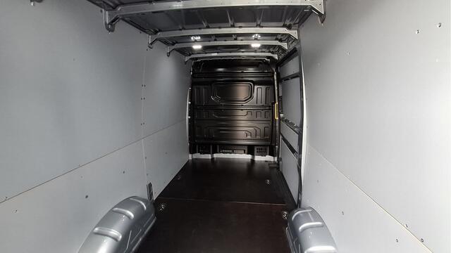 Volkswagen CRAFTER 35 2.0 TDI L3H3 Exclusive 177 pk Automaat / BPM VRIJ !!