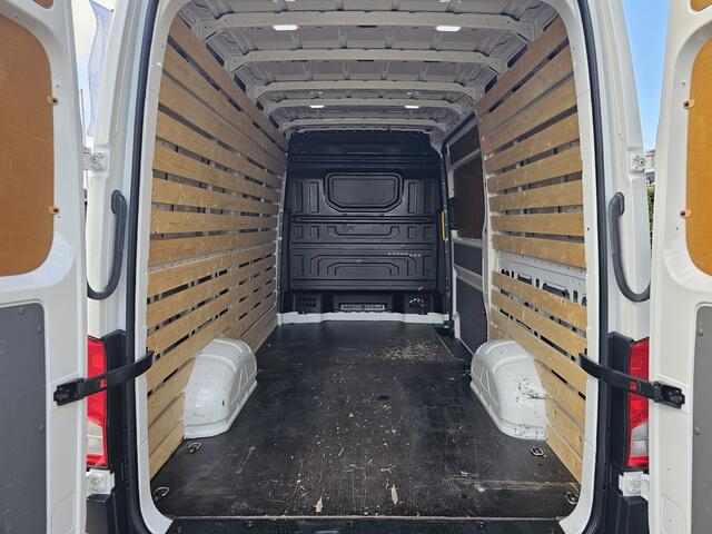 Volkswagen CRAFTER 35 2.0 TDI L3H2 Comfortline 177 PK * Automaat * Trekhaak 3,0t * Camera * Navi * NAP *