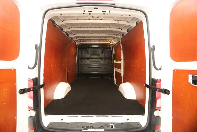 Volkswagen CRAFTER 35 2.0 TDI L3H2 | 177PK | 3500kg Trekgew. | Airco | Cruise | 3-Zits | Trekhaak