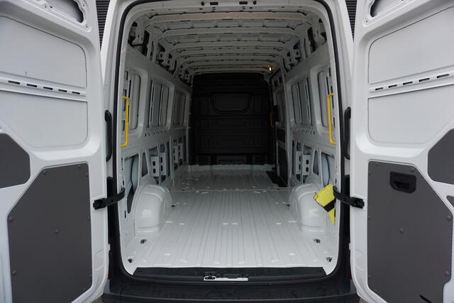 Volkswagen CRAFTER 35 | 177 PK | L4H3 | App-Connect | Cruise | Camera | LED | ErgoActive stoel | 270 Graden Deuren