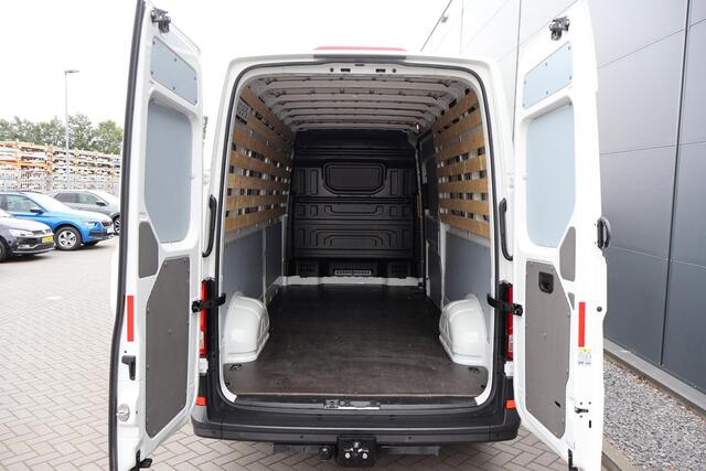 Volkswagen CRAFTER 35 2.0 TDI L3H3 Comfortline EURO VI | 140 PK | Trekhaak | Navigatiesysteem | Parkeersensoren |