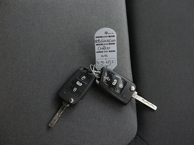 Volkswagen CRAFTER 2.0TDI 140PK DSG Automaat L3H2 | Led | Navigatie | Camera | Airco | Cruise | 3-Persoons