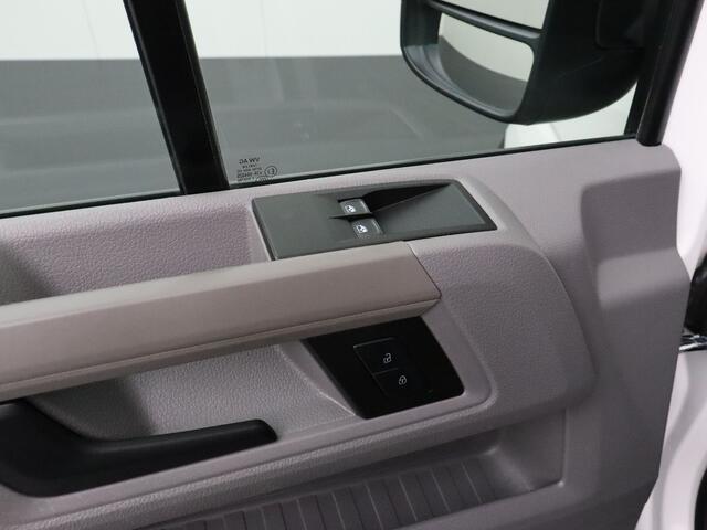 Volkswagen CRAFTER 2.0TDI 140PK DSG Automaat L3H2 | Led | Navigatie | Camera | Airco | Cruise | 3-Persoons