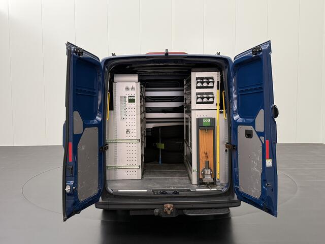 Volkswagen CRAFTER 2.0TDI 177PK DSG Automaat L3H2 Led | Werkplaats | Navigatie | Camera | Airco | Cruise | 3-Persoons | Trekhaak 3000Kg