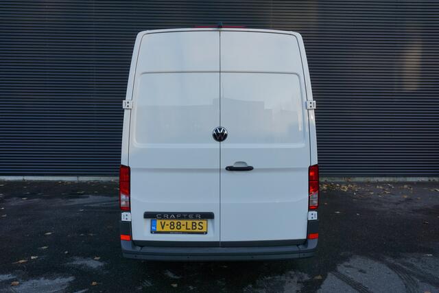 Volkswagen CRAFTER 140 PK Automaat L3H3/L2H2 Facelift Apple Carplay Camera Cruise Comfortstoel LED BPM Vrij!