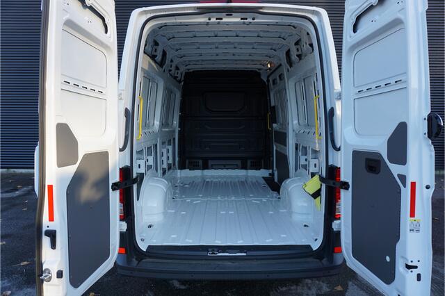 Volkswagen CRAFTER 140 PK Automaat L3H3/L2H2 Facelift Apple Carplay Camera Cruise Comfortstoel LED BPM Vrij!